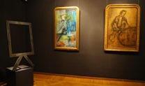 Prima sala - scultura di Alberto Baumann e quadri di Eva Fischer